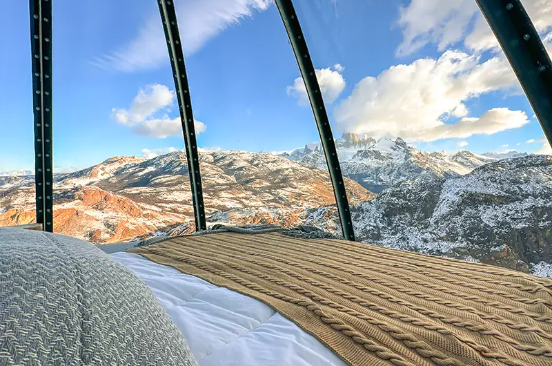 Double bed on upper level