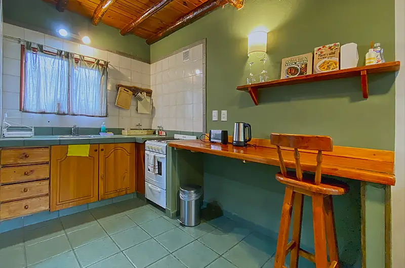 Kitchen and breakfast bar
